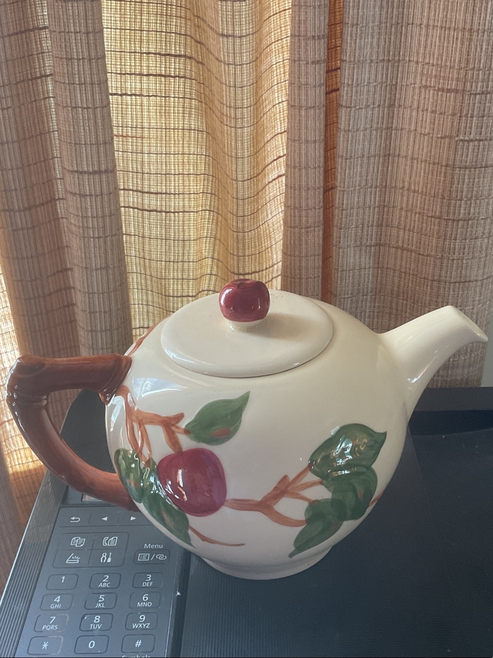 Fransucan Apple teapot